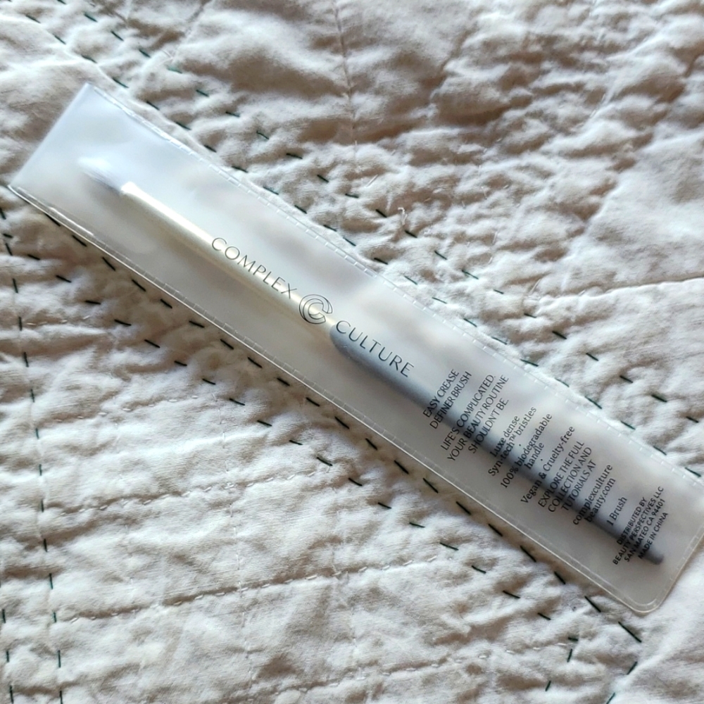 Crease Define Brush